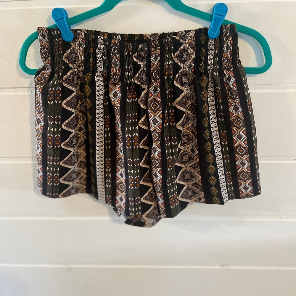 🌿 Boho Printed Shorts – Elastic Waist, Flowy Lightweight Tribal Pattern 🌿